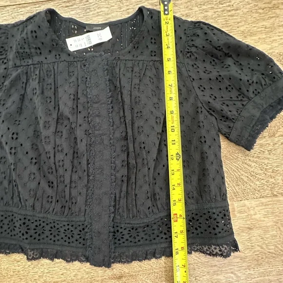 J. Crew NWT Eyelet Cropped Top Blouse Lace Covered Buttons BLACK medium - Picture 10 of 16